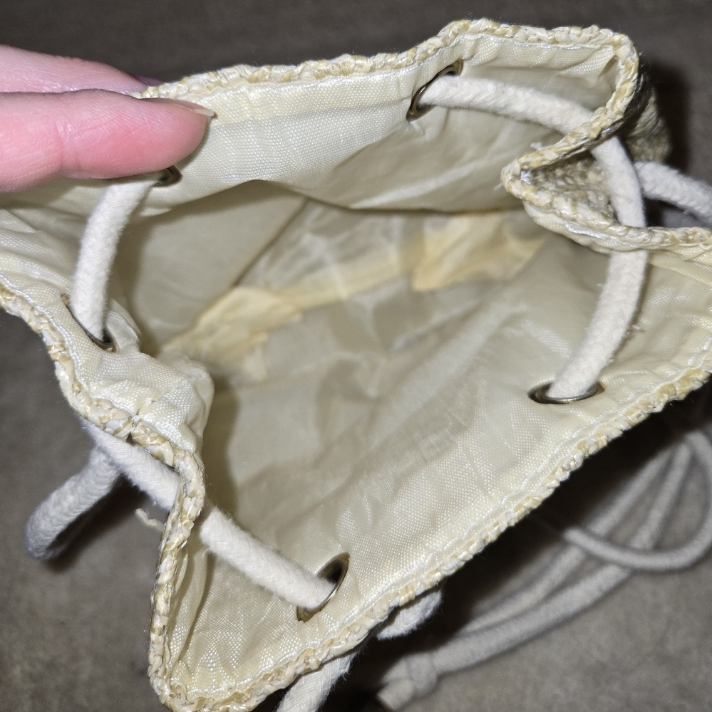 🌟SUPER CUTE adjustable Cream Little Drawstring Bag - Picture 3 of 4